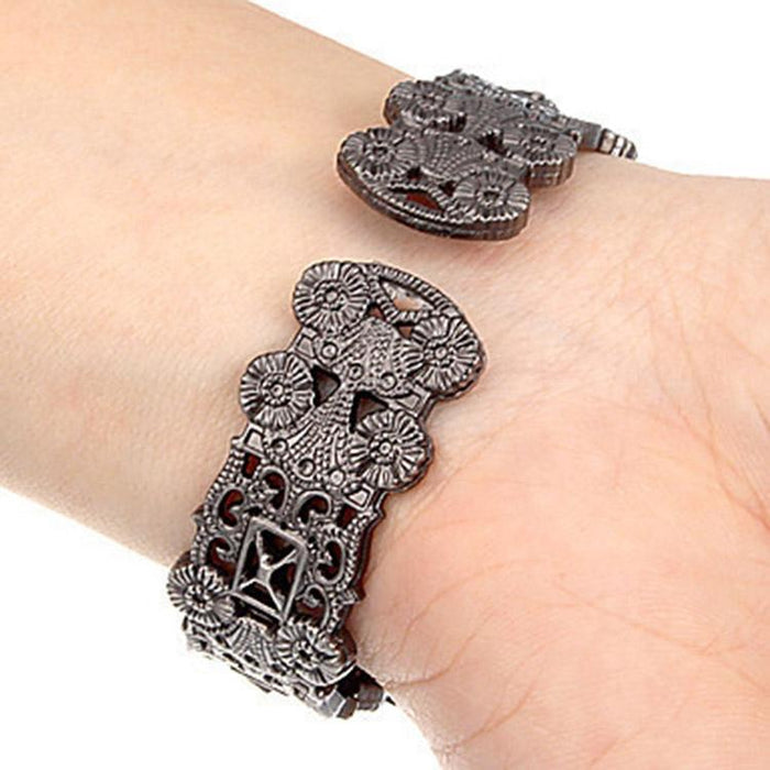 Retro Embossed Flower Bracelet Quartz Watch For Women